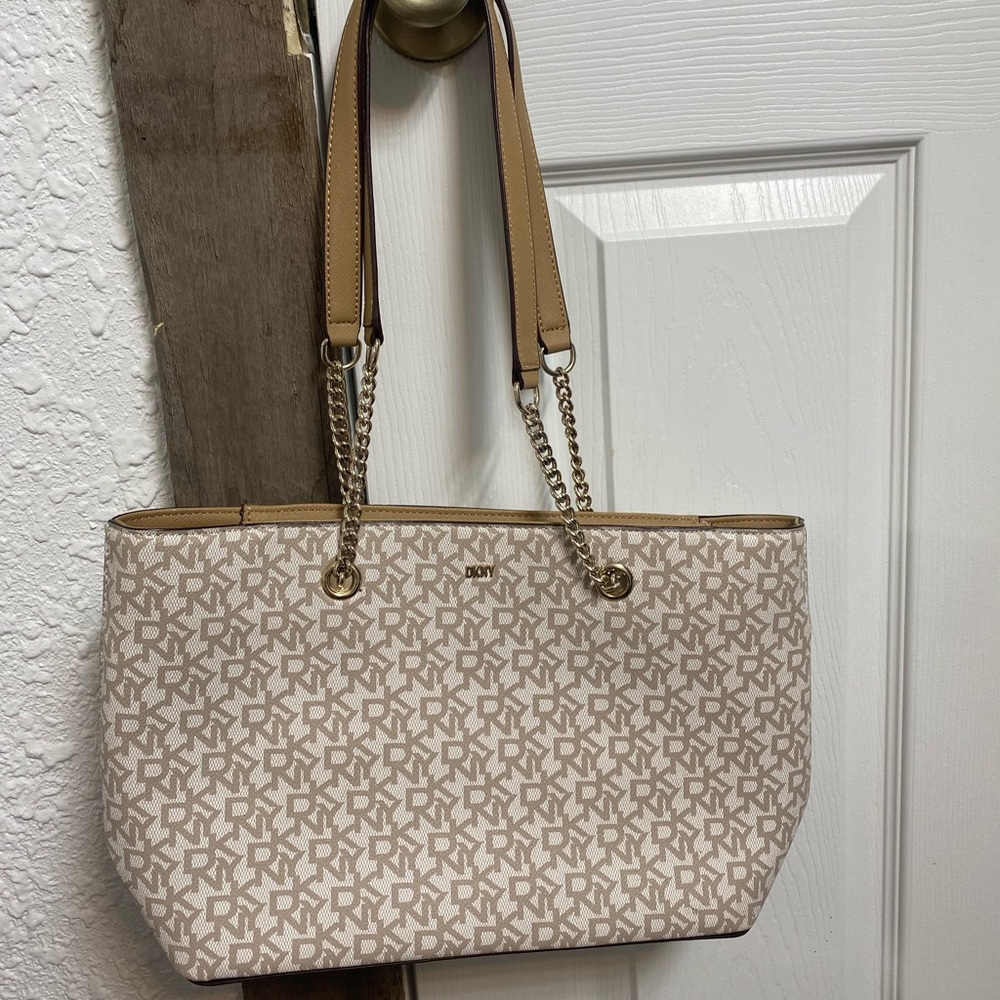 DKNY Md Tote - Like New!